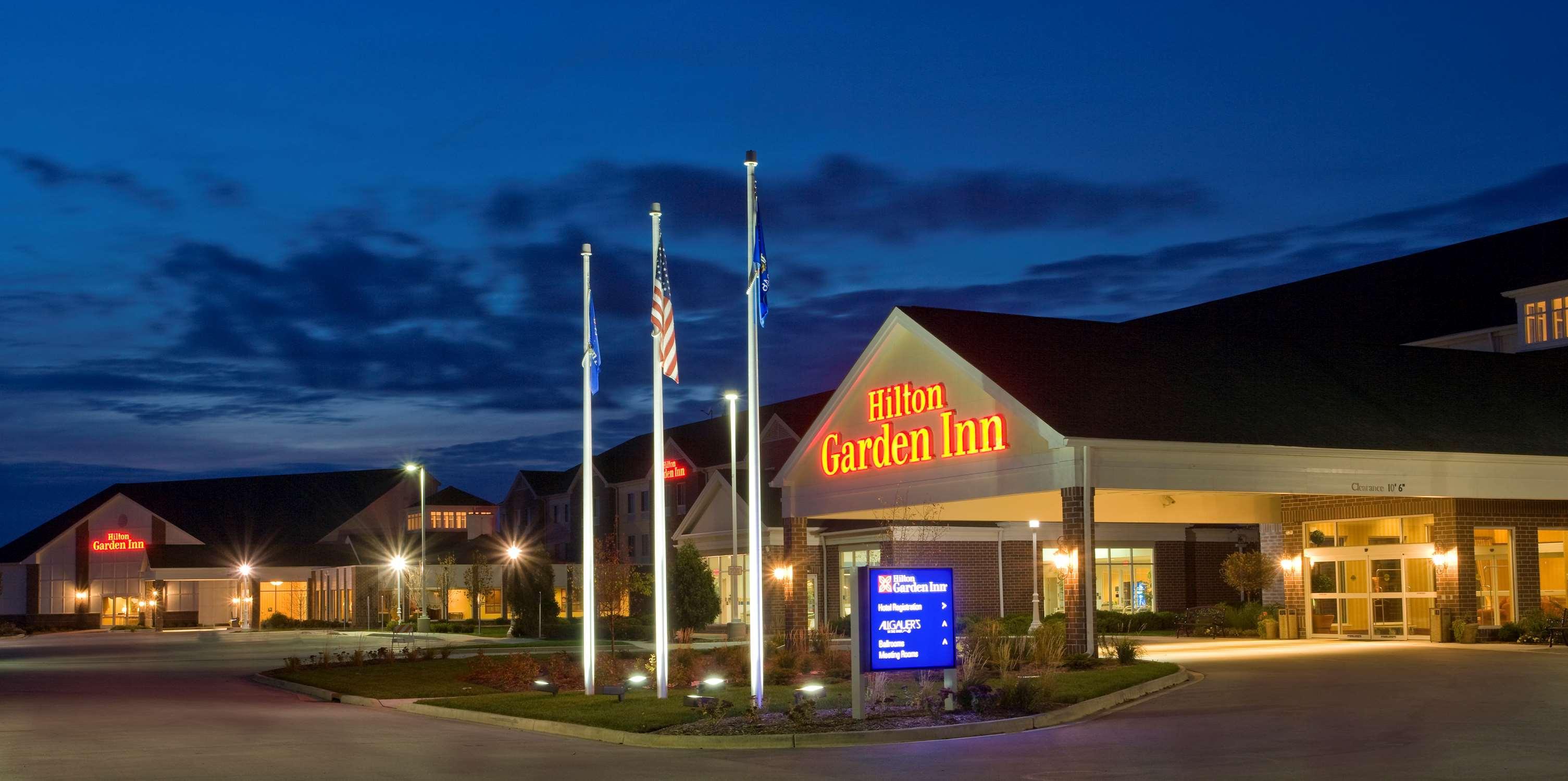 Hilton Garden Inn Milwaukee Northwest Conference Center Exterior foto