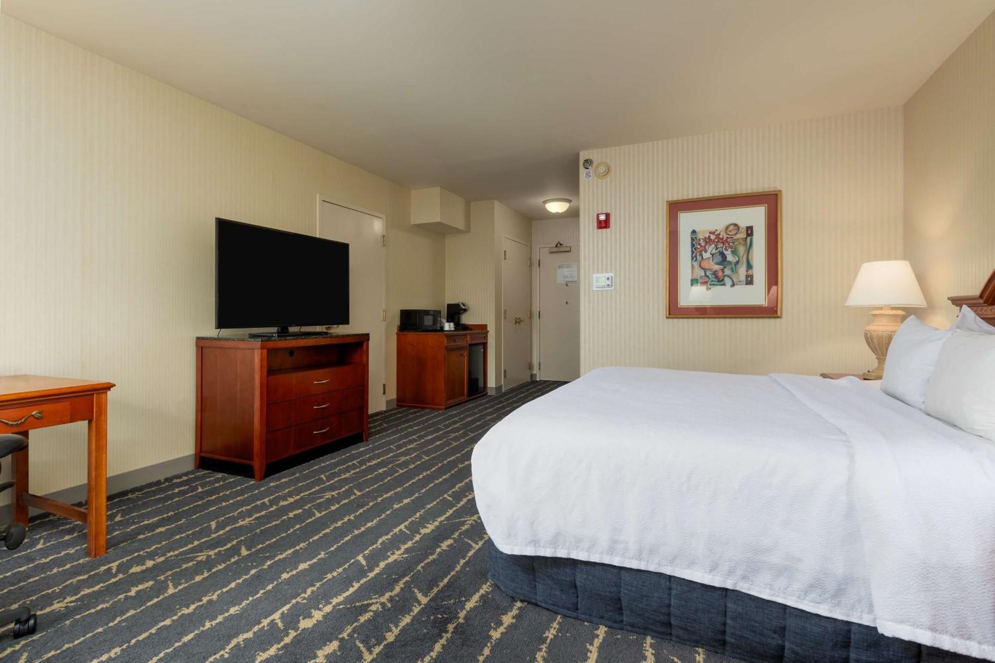 Hilton Garden Inn Milwaukee Northwest Conference Center Exterior foto
