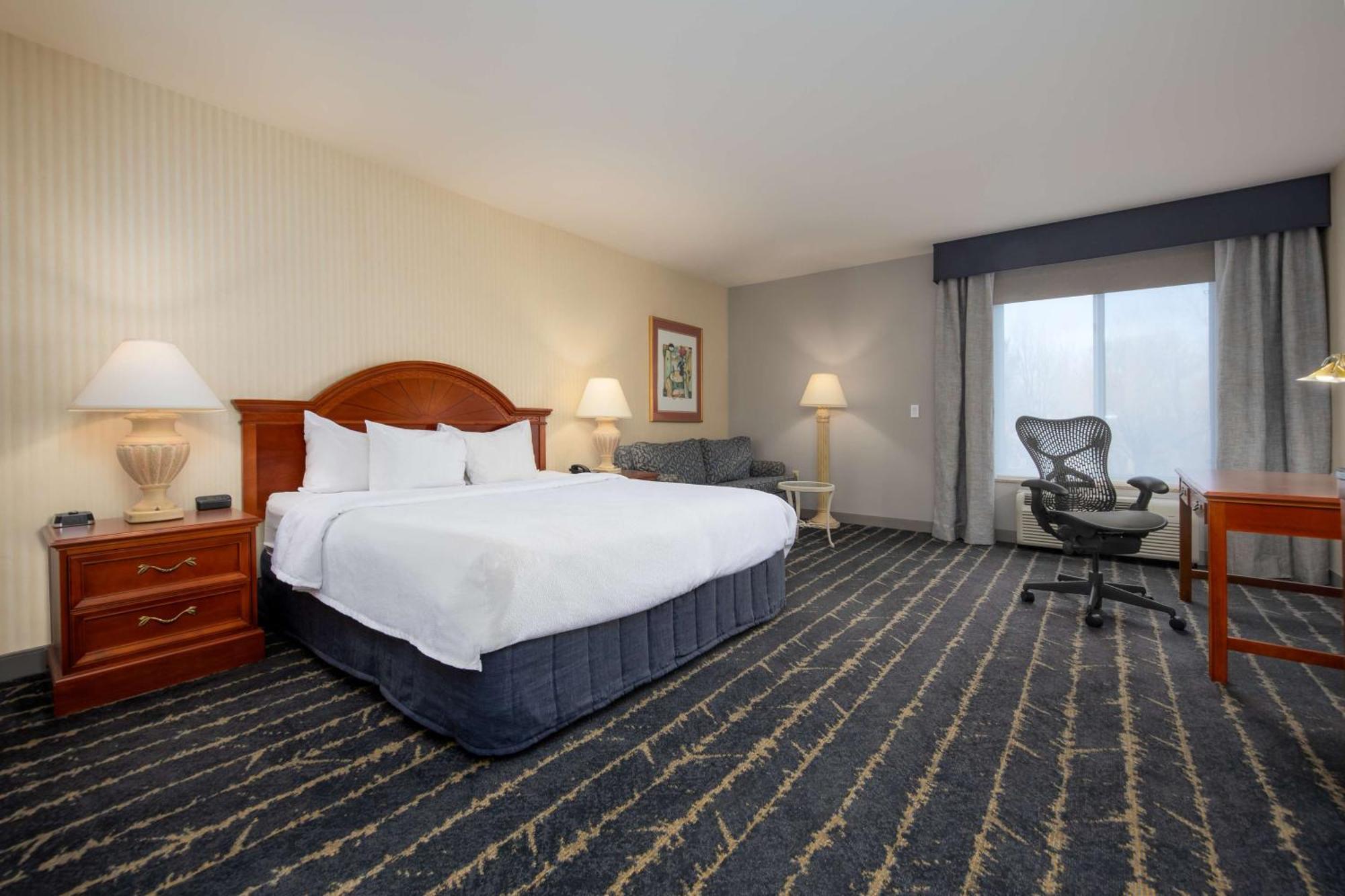 Hilton Garden Inn Milwaukee Northwest Conference Center Exterior foto